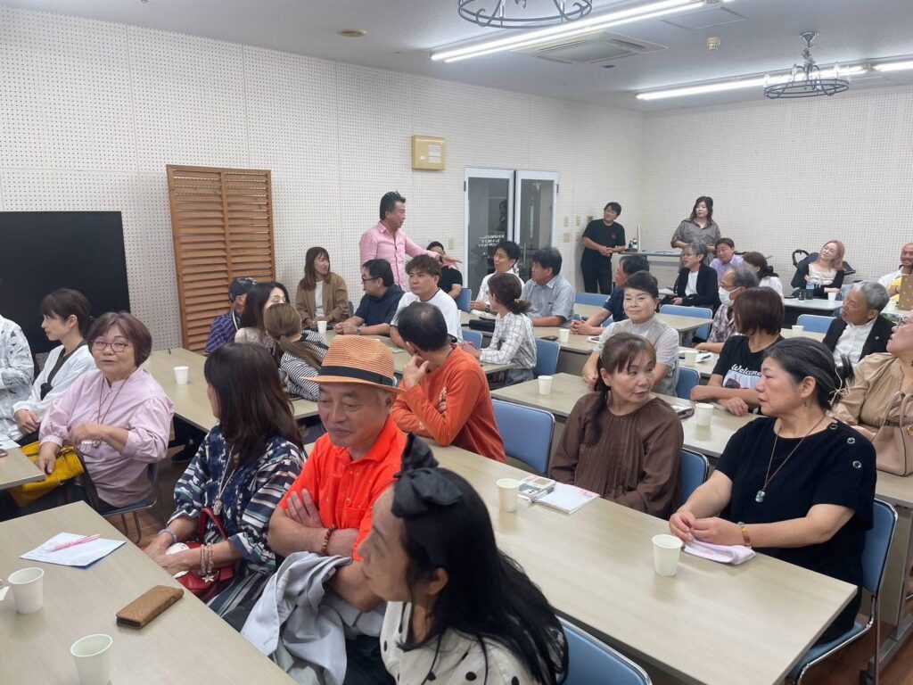THE伝承 志布志講演会の会場で、辻幸一郎社長の話に耳を傾ける参加者